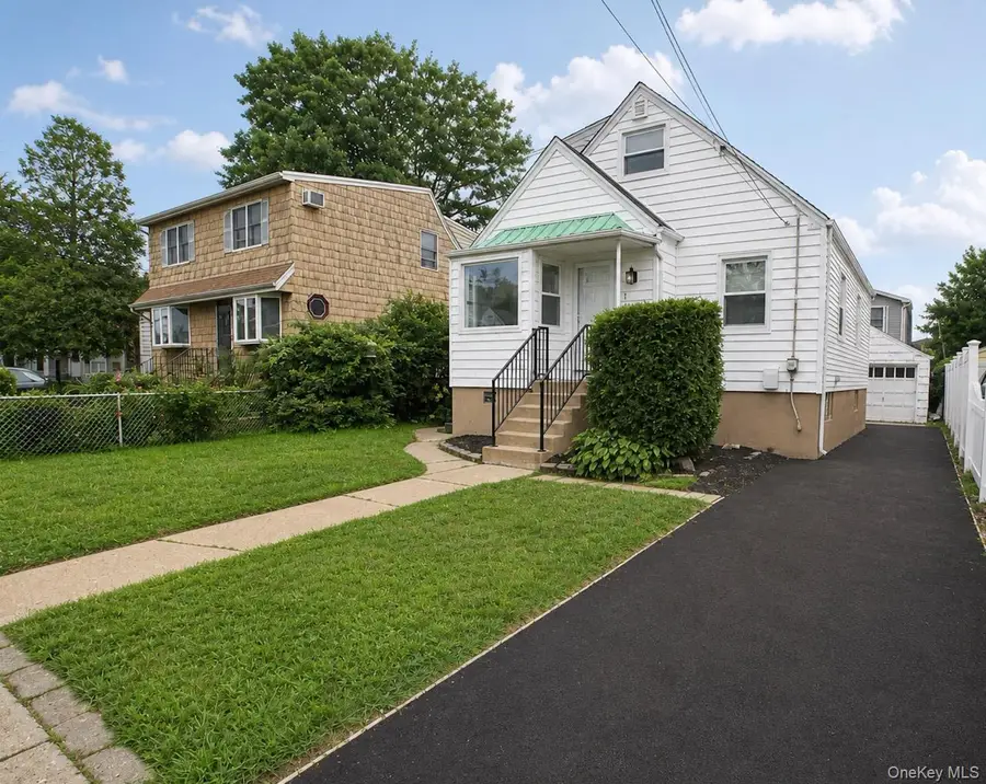 15 Berkshire Road, Merrick, NY 11566 - #2