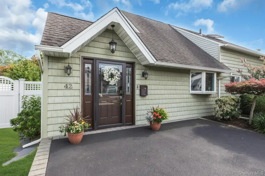 42 Dock Lane, Wantagh, NY 11793 - #2