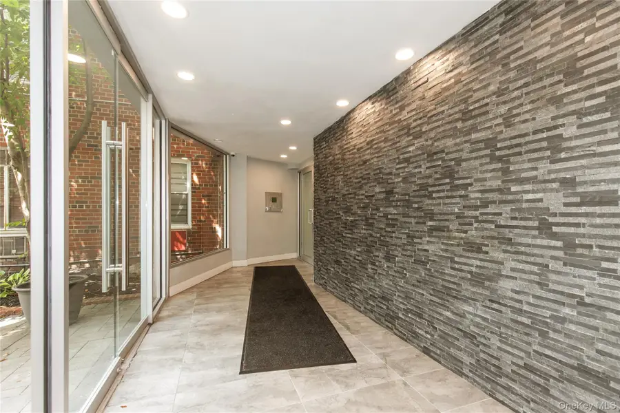 Address Withheld By Seller, Great Neck, NY 11021 - #3
