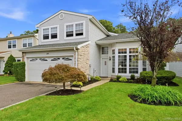 215 Fairfield Drive E, Holbrook, NY 11741