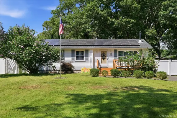 211 Hampton Avenue, Mastic, NY 11950