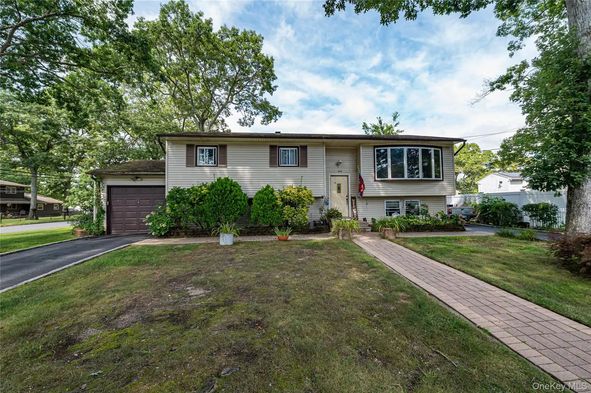 40 Rockland Avenue, West Babylon, NY 11704 - #1