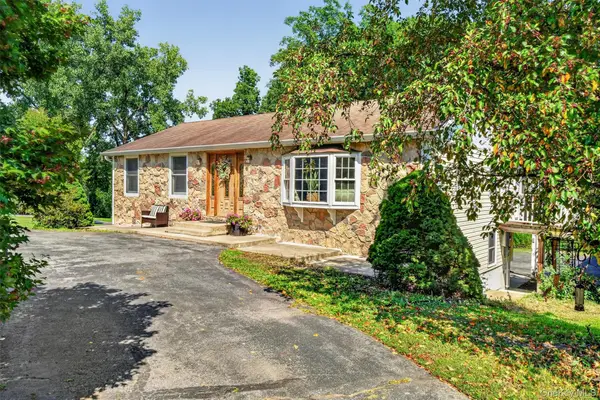 35 Hillside Drive, Marlboro, NY 12542
