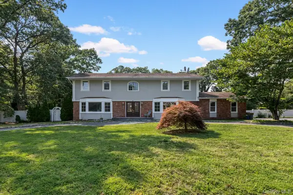1 Whispering Court, Dix Hills, NY 11746