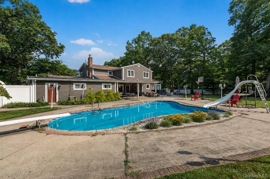 1 Whispering Court, Dix Hills, NY 11746 - #2