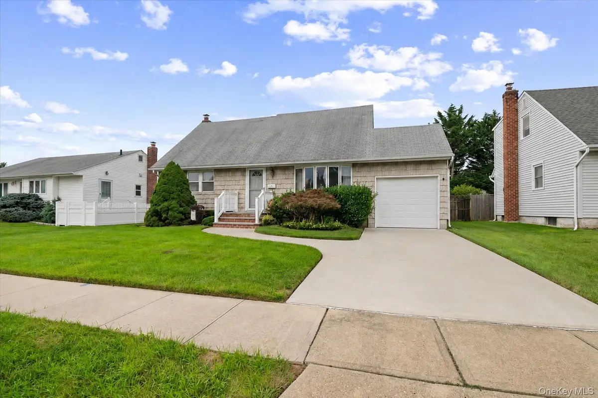 11 Hastings Lane, Hicksville, NY 11801 - #1