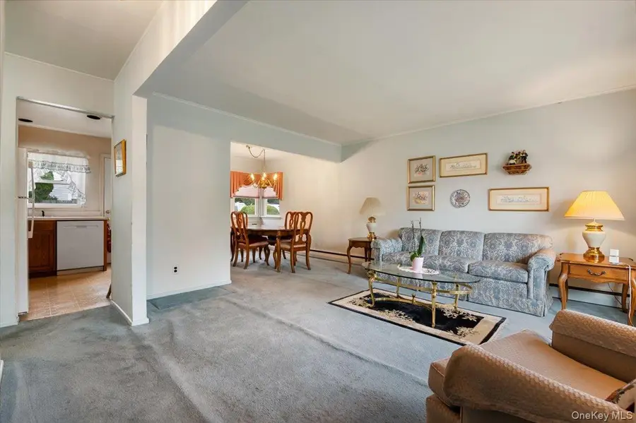 11 Hastings Lane, Hicksville, NY 11801 - #3