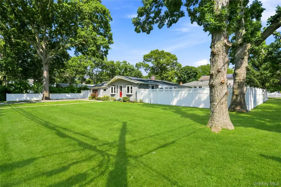 91 Spruce Avenue, West Islip, NY 11795 - #3