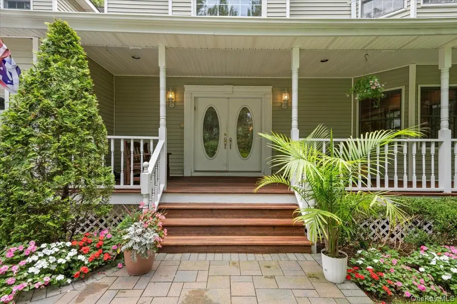 1040 Washington Avenue, Plainview, NY 11803 - #2