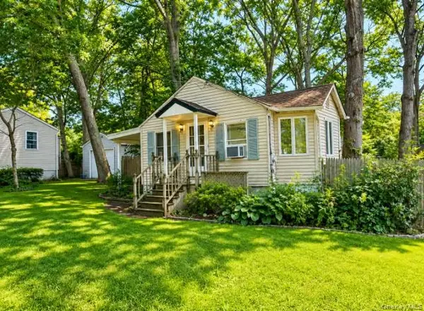 86 N Evergreen Drive, Selden, NY 11784