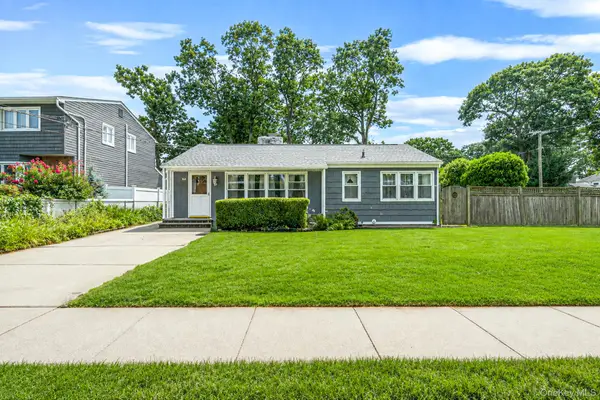 92 Parkhill Avenue, Massapequa, NY 11758