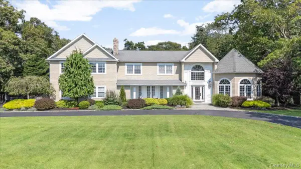 7 The Keel, East Islip, NY 11730