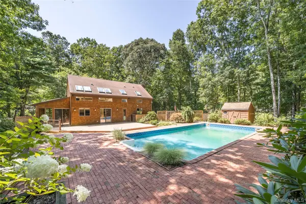69 Glenview Drive, Southampton, NY 11968