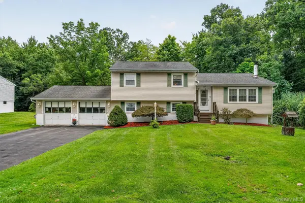 22 Elliott Place, New Hampton, NY 10958