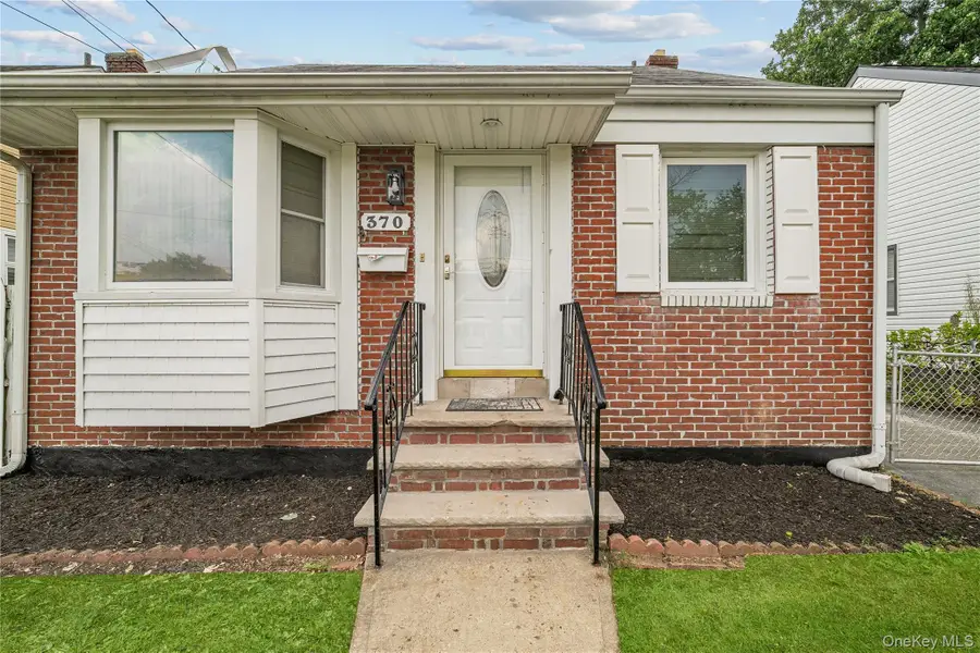 370 Locust Avenue, Uniondale, NY 11553 - #2