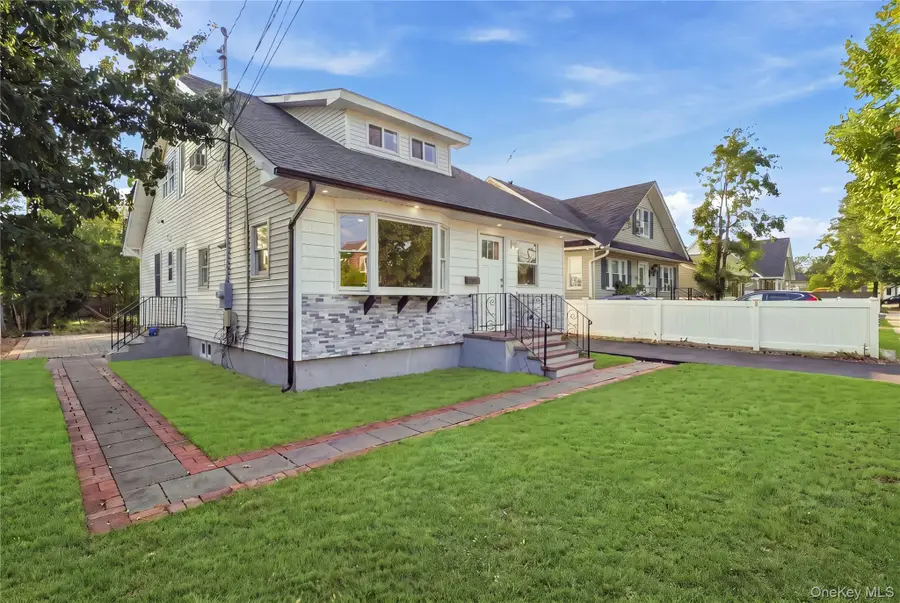 16 West Drive, Bay Shore, NY 11706 - #2