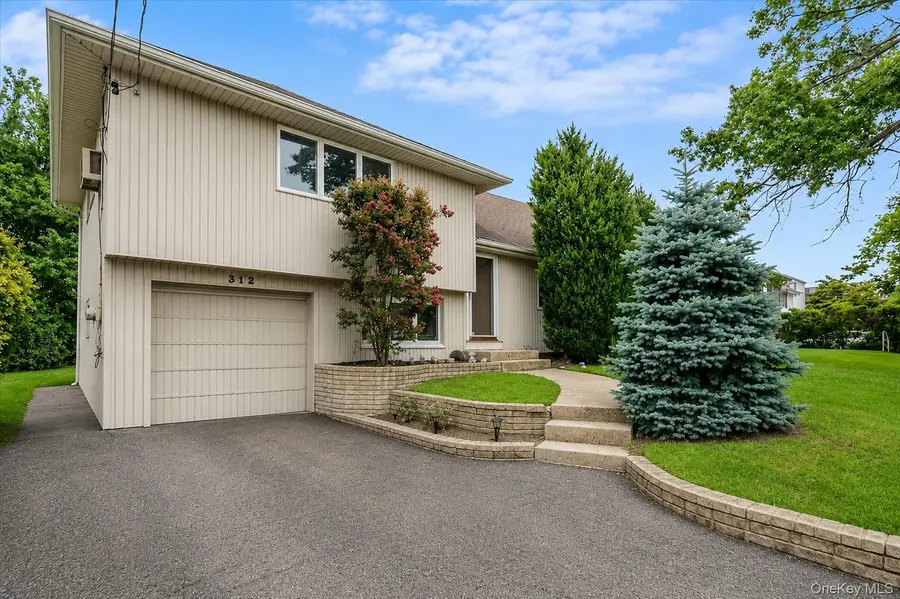 312 W Waukena Avenue, Oceanside, NY 11572 - #2