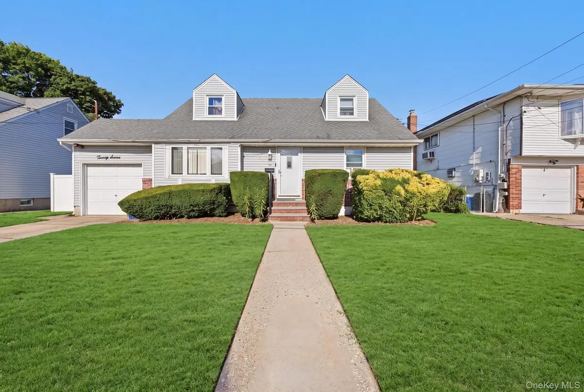 27 Hapsburg Place, Hempstead, NY 11550 - #1