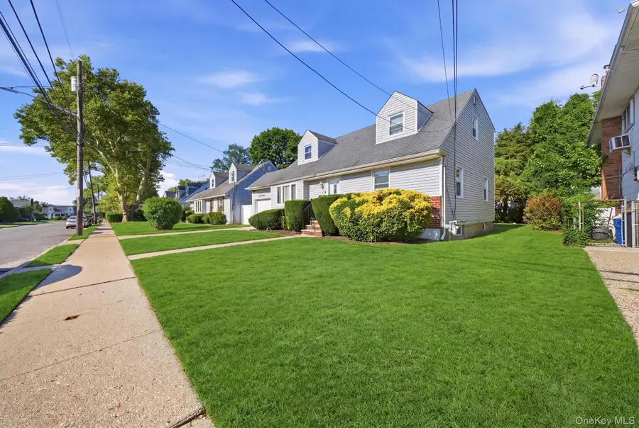 27 Hapsburg Place, Hempstead, NY 11550 - #3