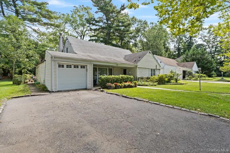 25 Bentley Road, Great Neck, NY 11023 - #3