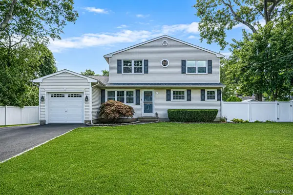 86 Creighton Avenue, Ronkonkoma, NY 11779