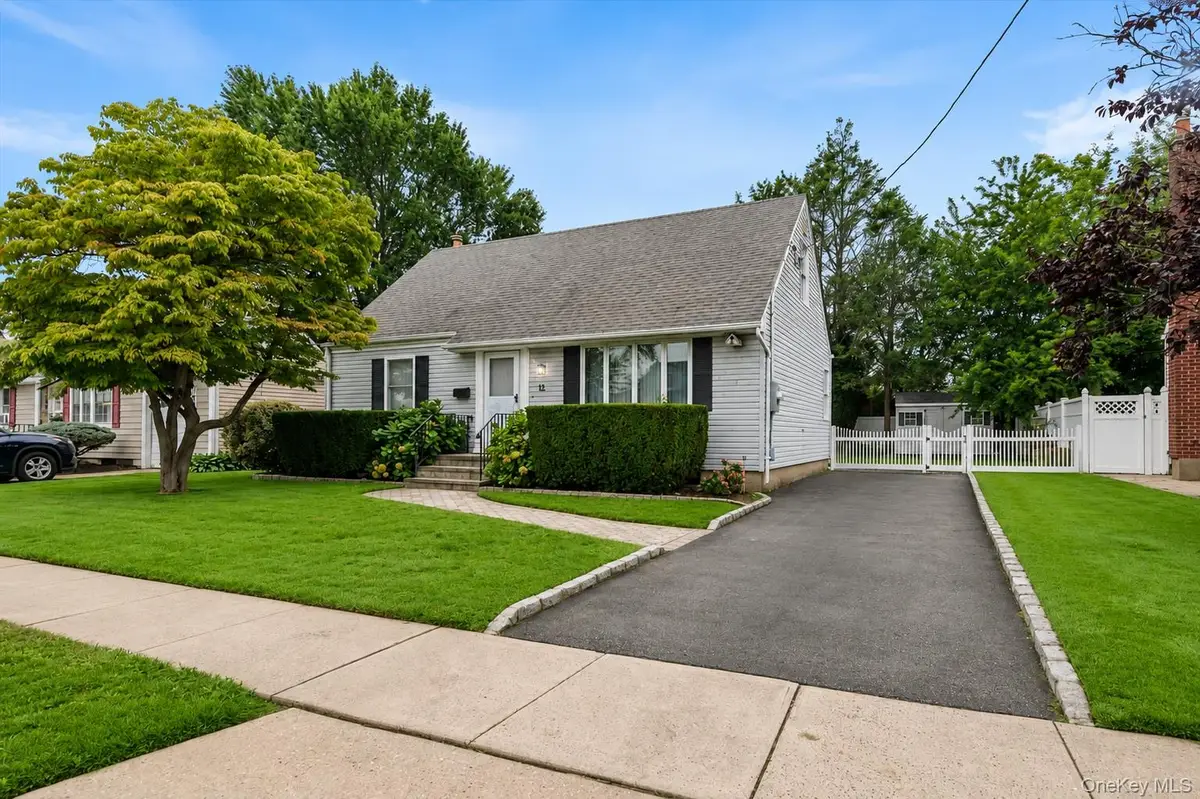 14 Po Lane, Hicksville, NY 11801 - #1