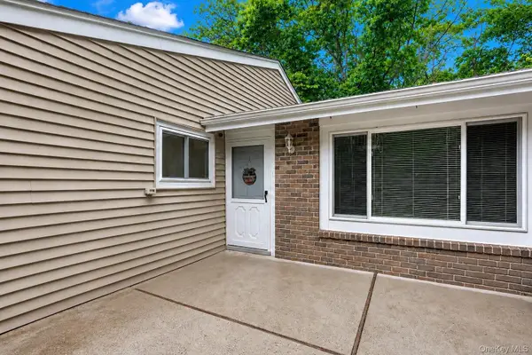236 Springmeadow Drive #I, Holbrook, NY 11741