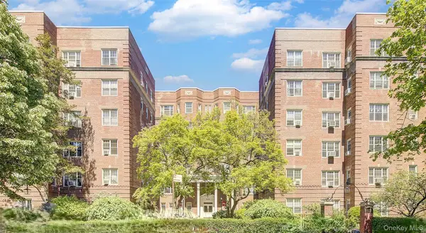 76-35 113th Street #6F, Forest Hills, NY 11375