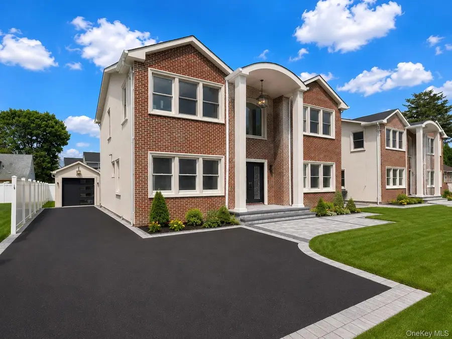 18 Fountain Street, Hicksville, NY 11801 - #2