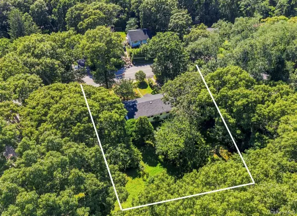 153 Huntington Crossway, Bridgehampton, NY 11932