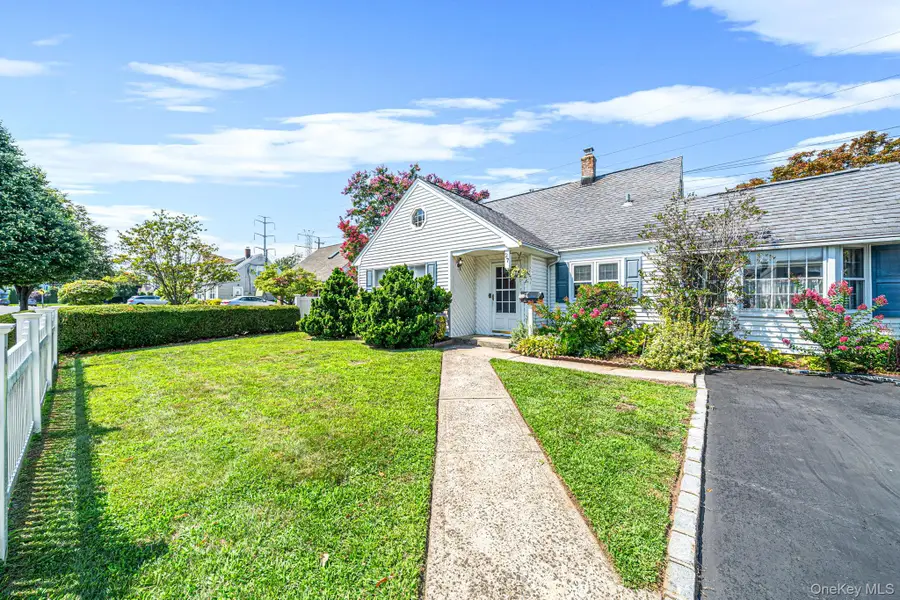 27 Old Farm Road, Levittown, NY 11756 - #2