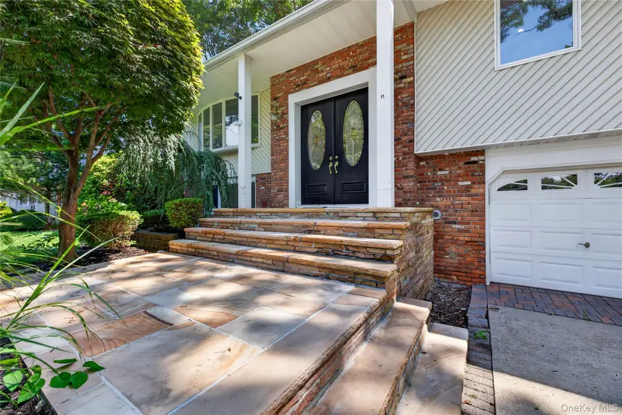 11 Penguin Lane, Commack, NY 11725 - #2