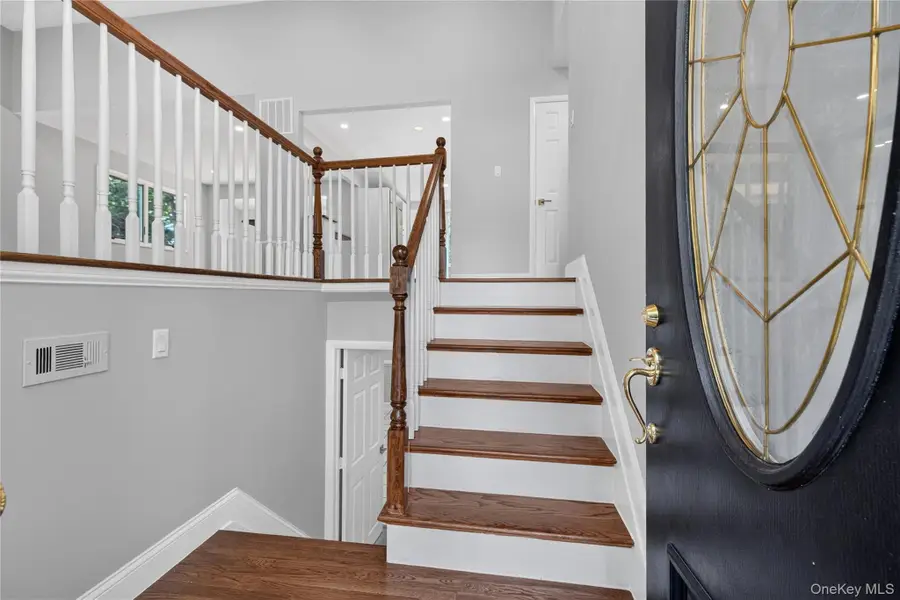 11 Penguin Lane, Commack, NY 11725 - #3