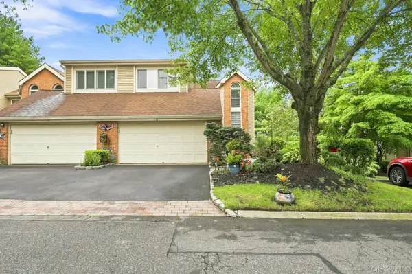 23 Willow Ridge Drive, Smithtown, NY 11787