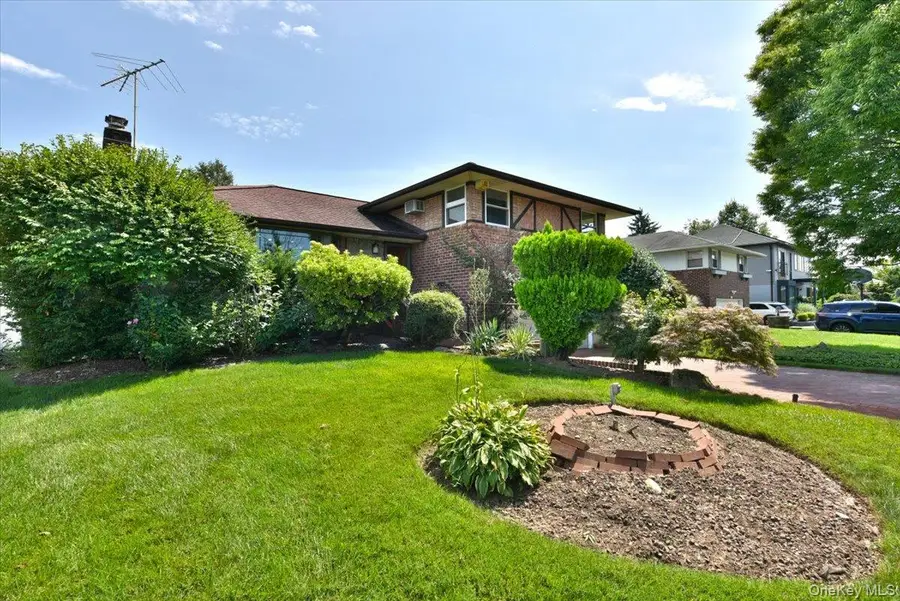 12 Leonard Road, Syosset, NY 11791 - #3