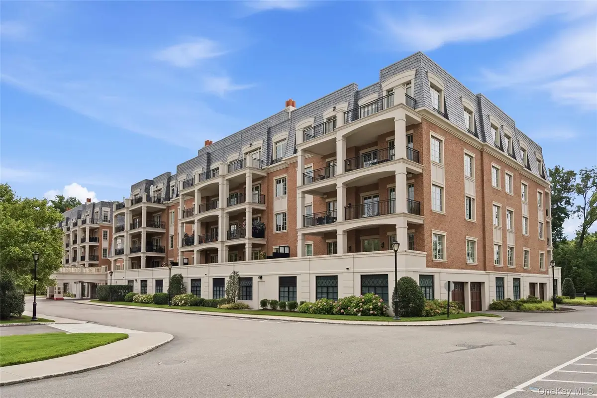 3000 Royal Court #3206, North Hills, NY 11040 - #1