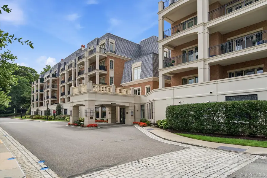 3000 Royal Court #3206, North Hills, NY 11040 - #2