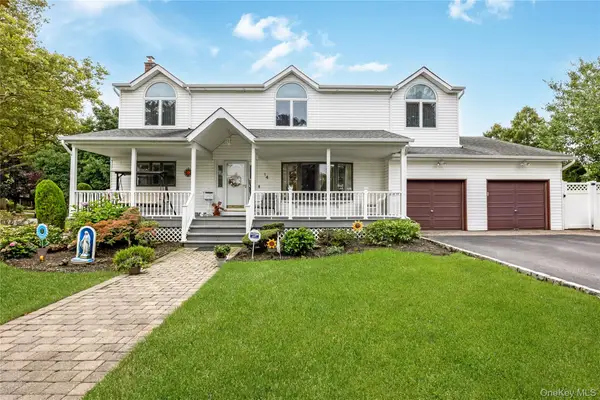 14 Arthur Street, Farmingdale, NY 11735