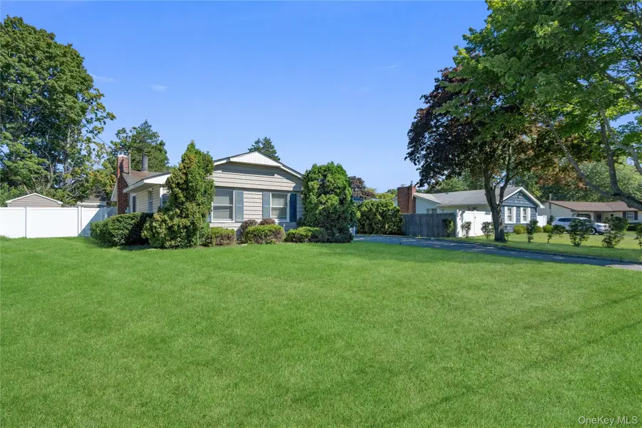 120 Budenos Drive, Sayville, NY 11782 - #3