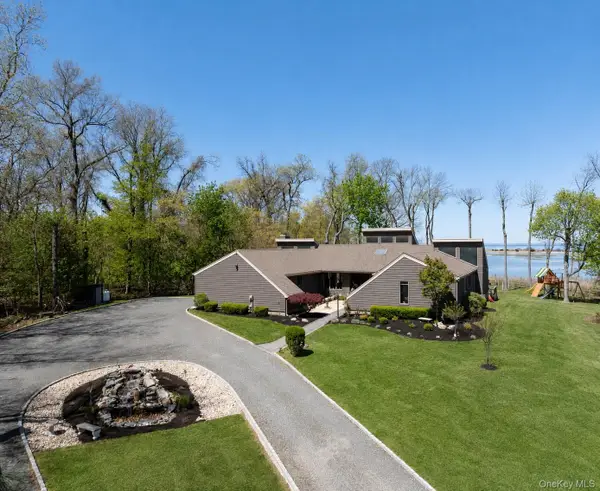 12 Flax Pond Woods Road, East Setauket, NY 11733