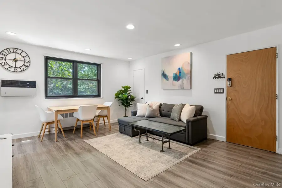 58 09 246th Crescent #upper unit, Douglaston, NY 11362 - #2