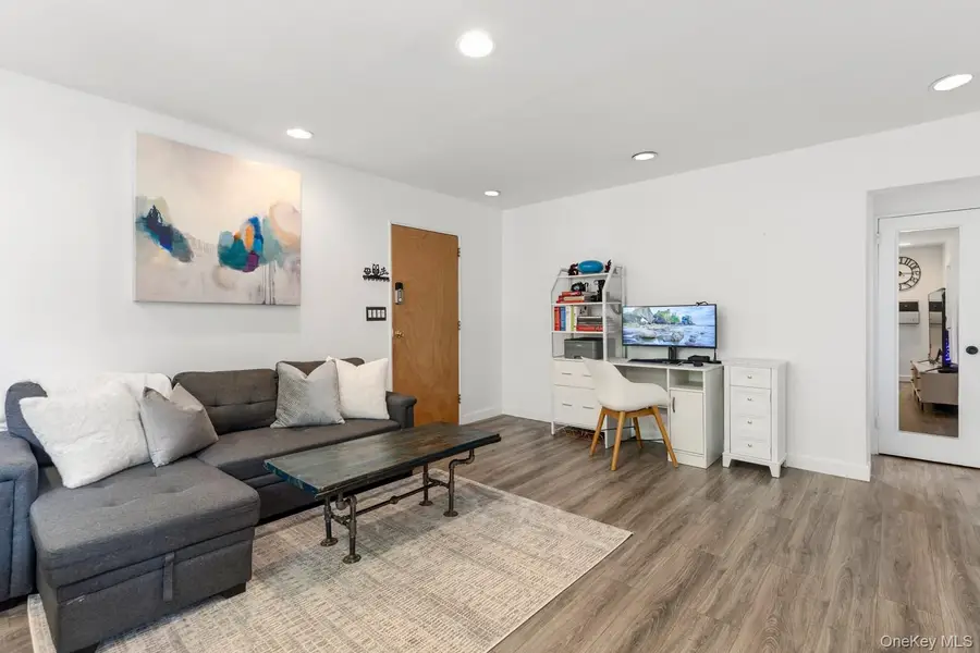 58 09 246th Crescent #upper unit, Douglaston, NY 11362 - #3