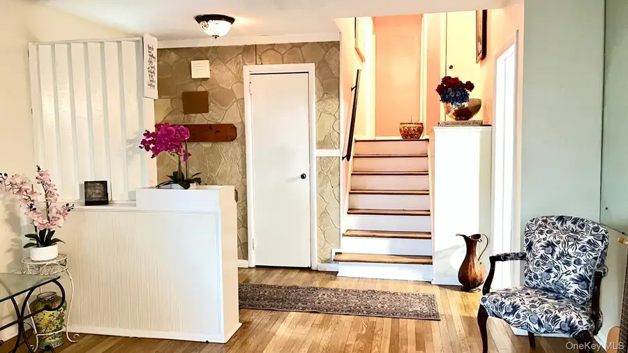 5 Arizona Place, Huntington Station, NY 11746 - #3