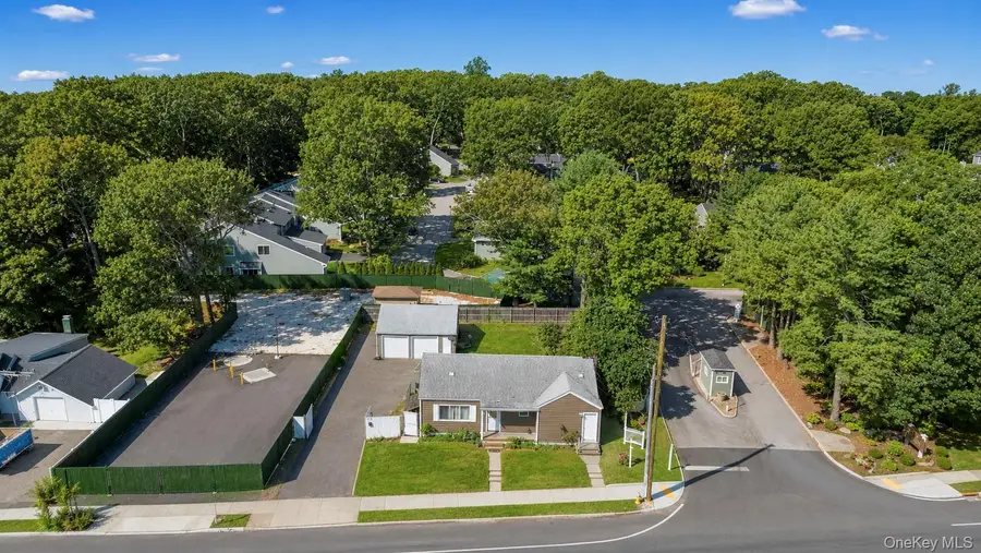 666 Rosevale Avenue, Lake Ronkonkoma, NY 11779 - #3