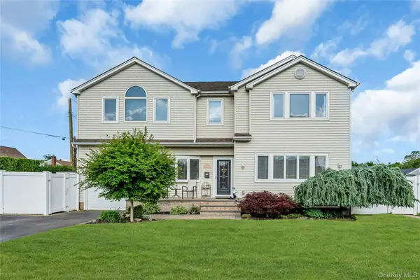 7 Mohawk Drive, Massapequa, NY 11758