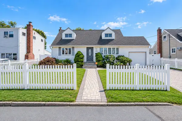 1032 N Hamilton Avenue, Lindenhurst, NY 11757