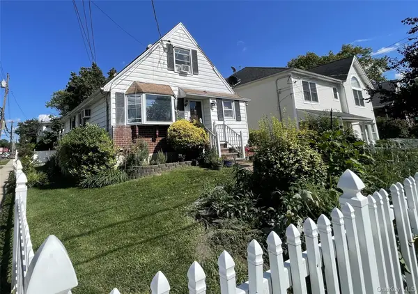 32 Edgewood Road, Port Washington, NY 11050