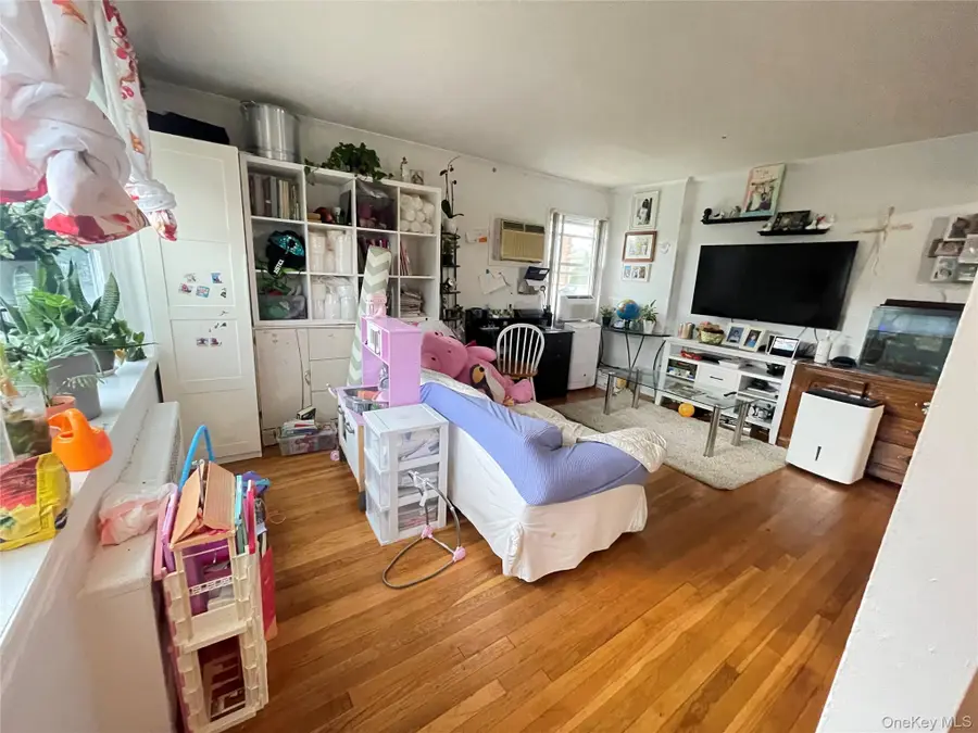 32 Edgewood Road, Port Washington, NY 11050 - #3
