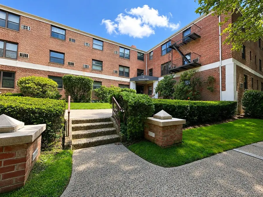 5 Terrace Circle #1H, Great Neck, NY 11021 - #2