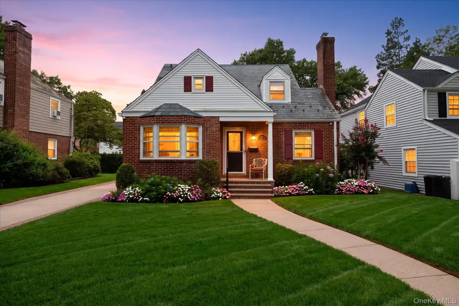 146 Beverly Avenue, Floral Park, NY 11001 - #2